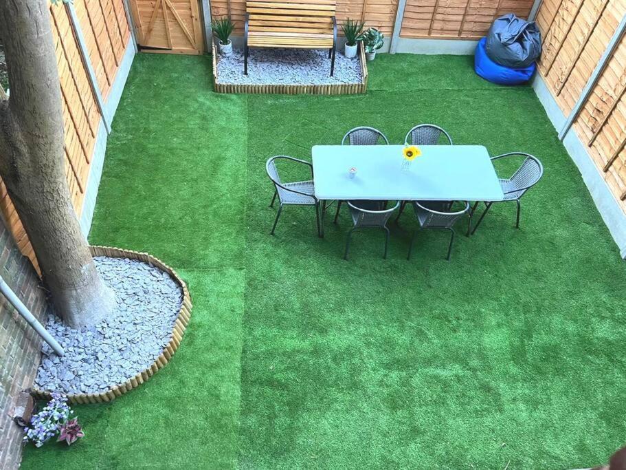 Fw Haute Apartments: Pet-friendly Duplex With Free Parking * London