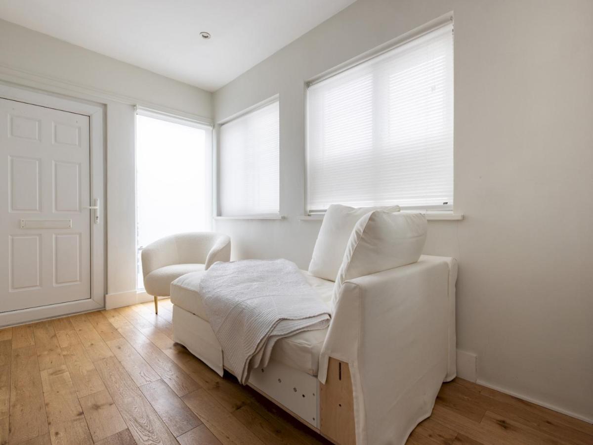Pass The Keys Chic 1 Bedroom Flat Steps Of King's Road Chelsea London