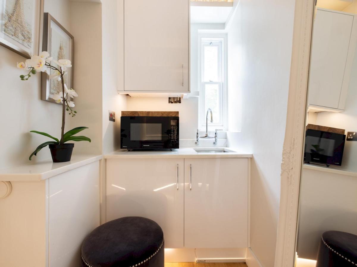Pass The Keys Chic 1 Bedroom Flat Steps Of King's Road Chelsea Apartment *