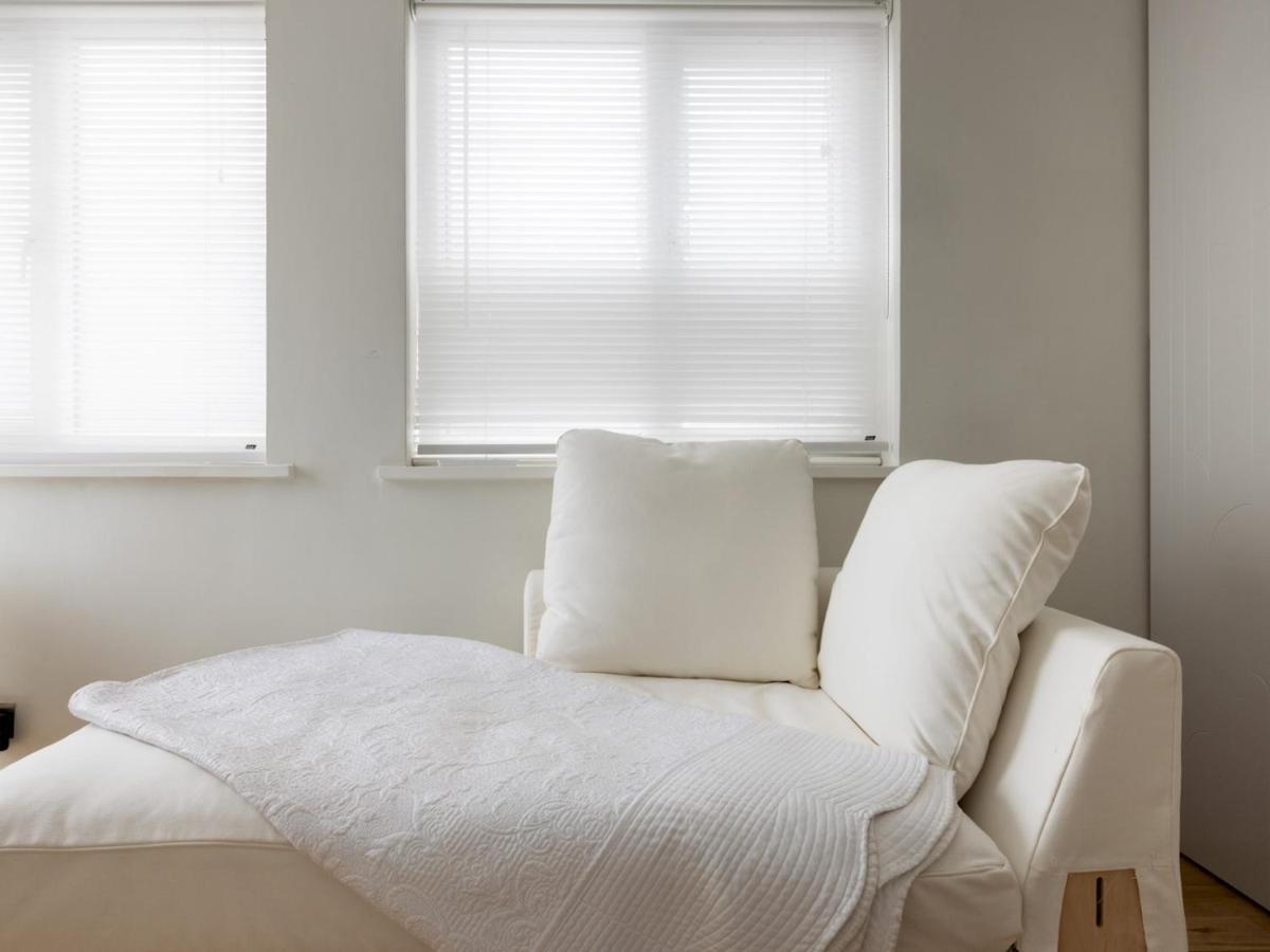 Pass The Keys Chic 1 Bedroom Flat Steps Of King's Road Chelsea London