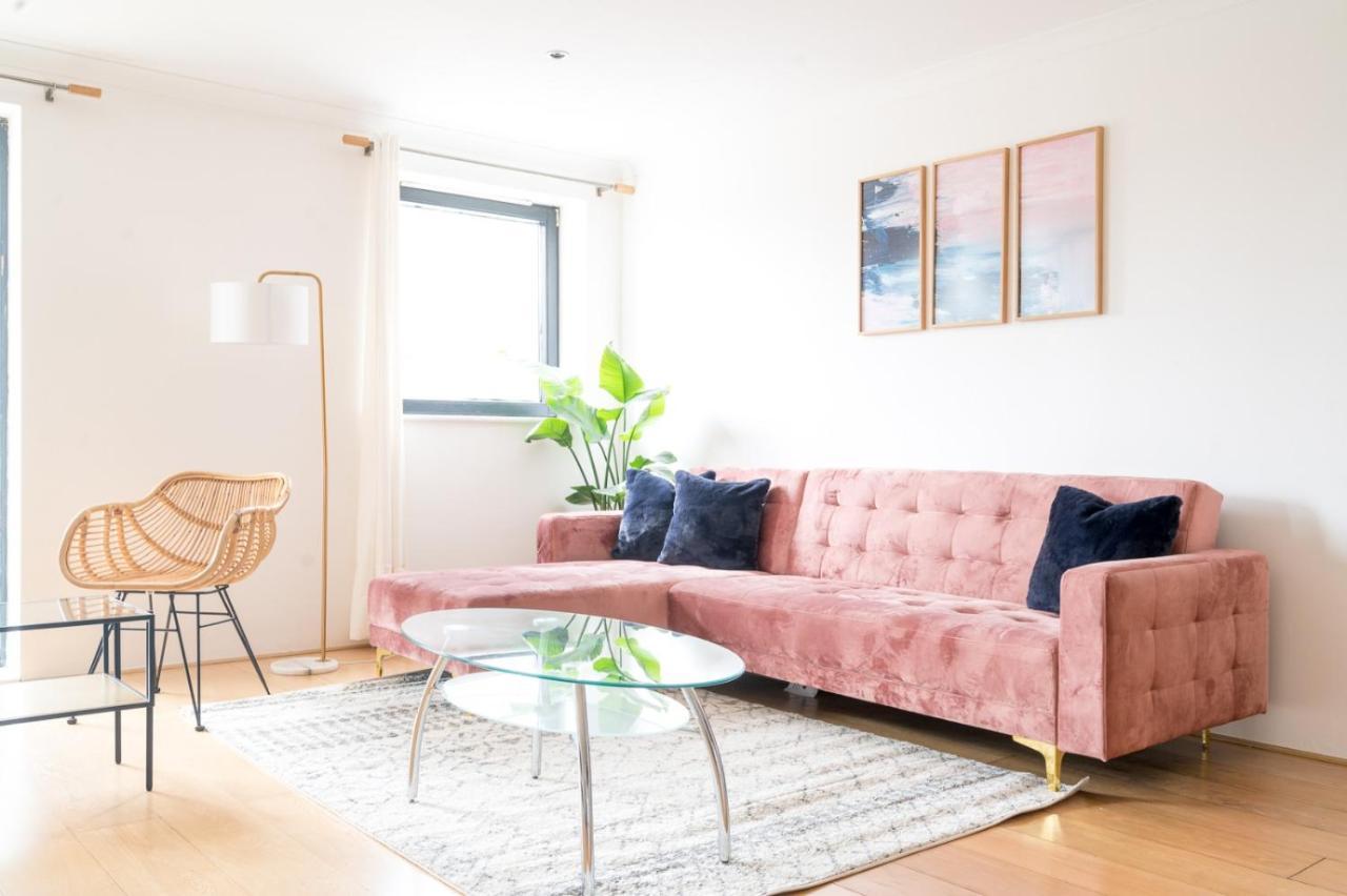 Apartamento Riverside Two Bedroom In Canary Wharf Londres