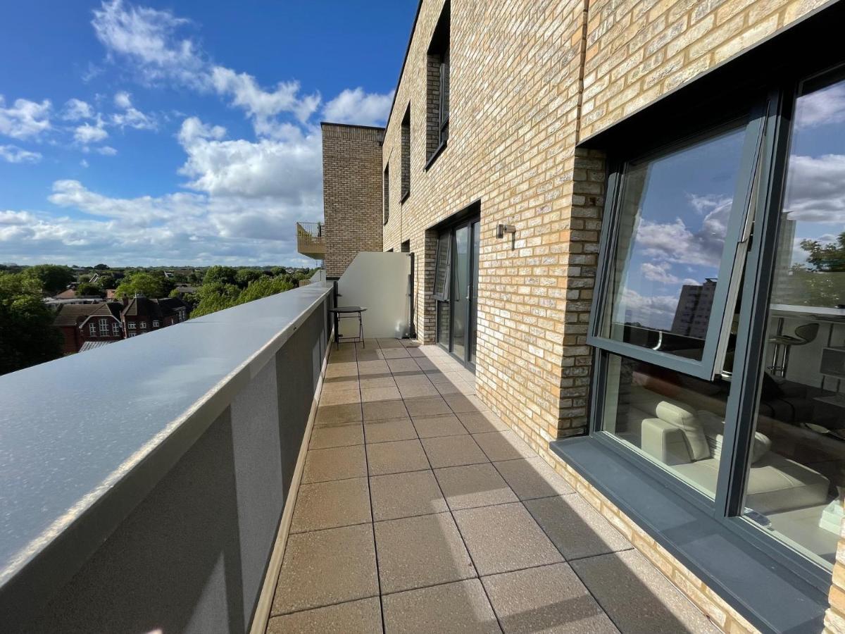Modern Penthouse Flat With Free Indoor Parking Apartment *