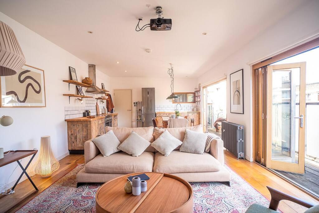 Penthouse At The Old Tea Factory * London