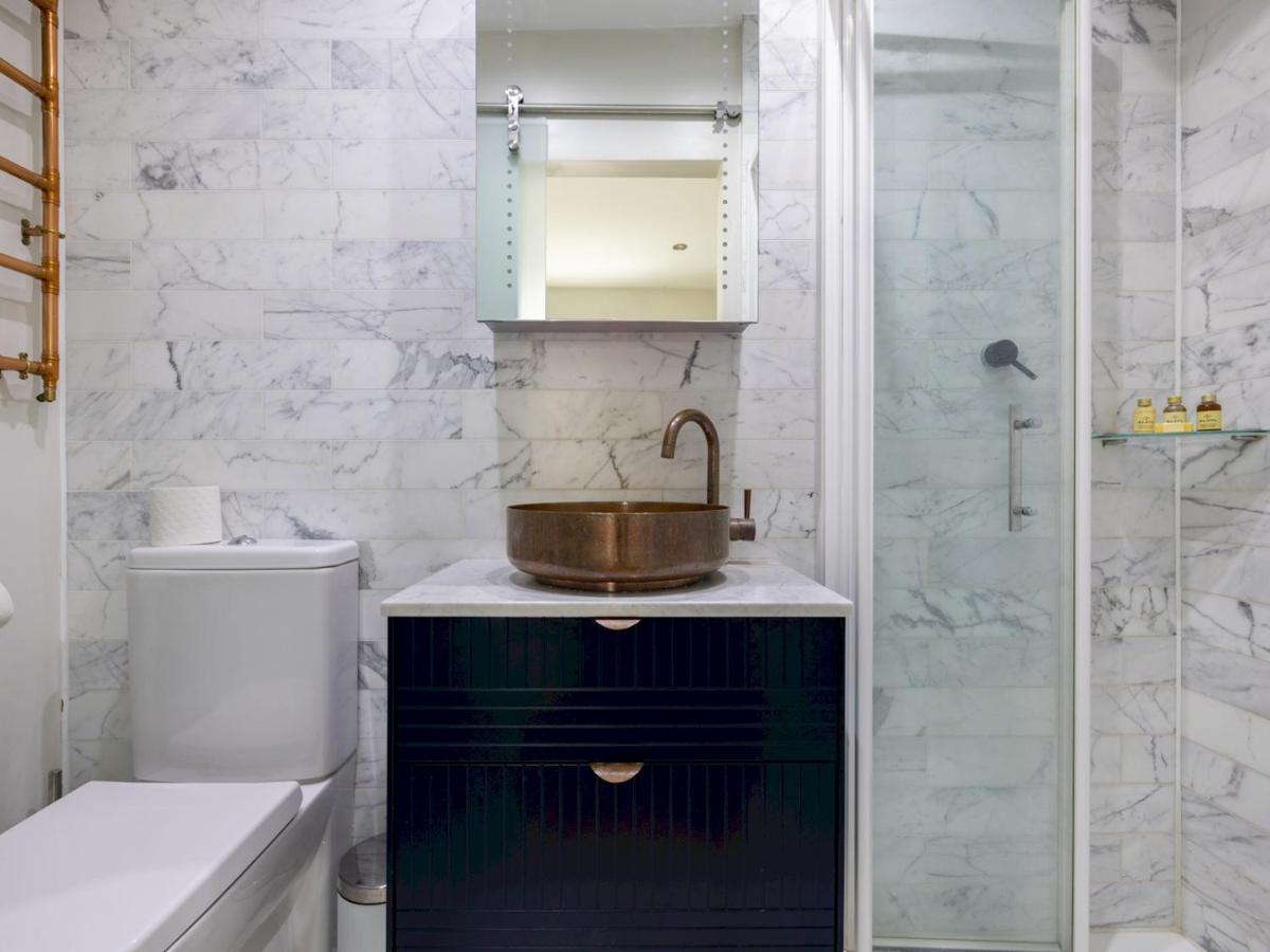 Pass The Keys Chic 1 Bedroom Flat Steps Of King's Road Chelsea Apartment London