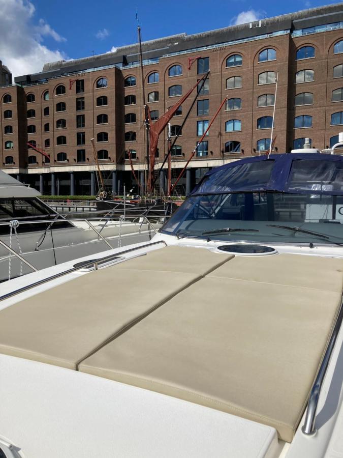 Entire Boat At St Katherine Docks 2 Available Select Using Options * Londen