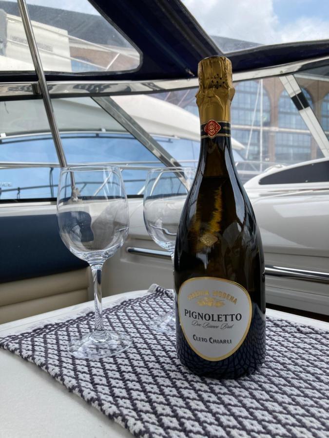 Entire Boat At St Katherine Docks 2 Available Select Using Options Botel *