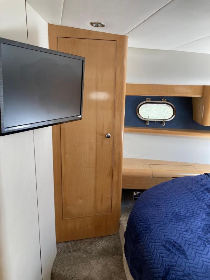Entire Boat At St Katherine Docks 2 Available Select Using Options Botel