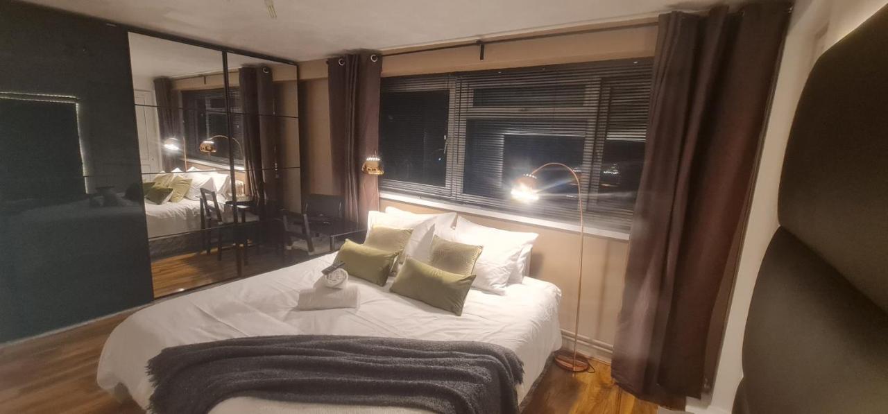 R3 Superking Sized Bed & 75