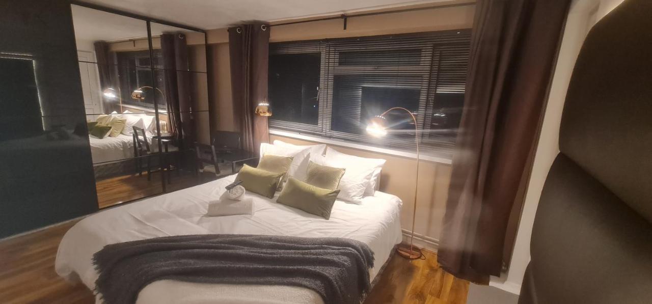 R3 Superking Sized Bed & 75