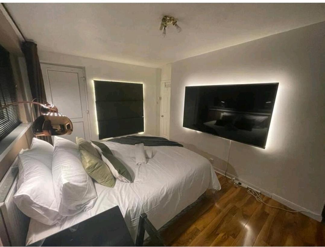 R3 Superking Sized Bed & 75