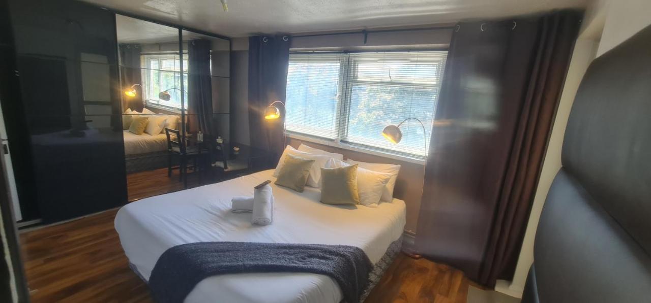 R3 Superking Sized Bed & 75