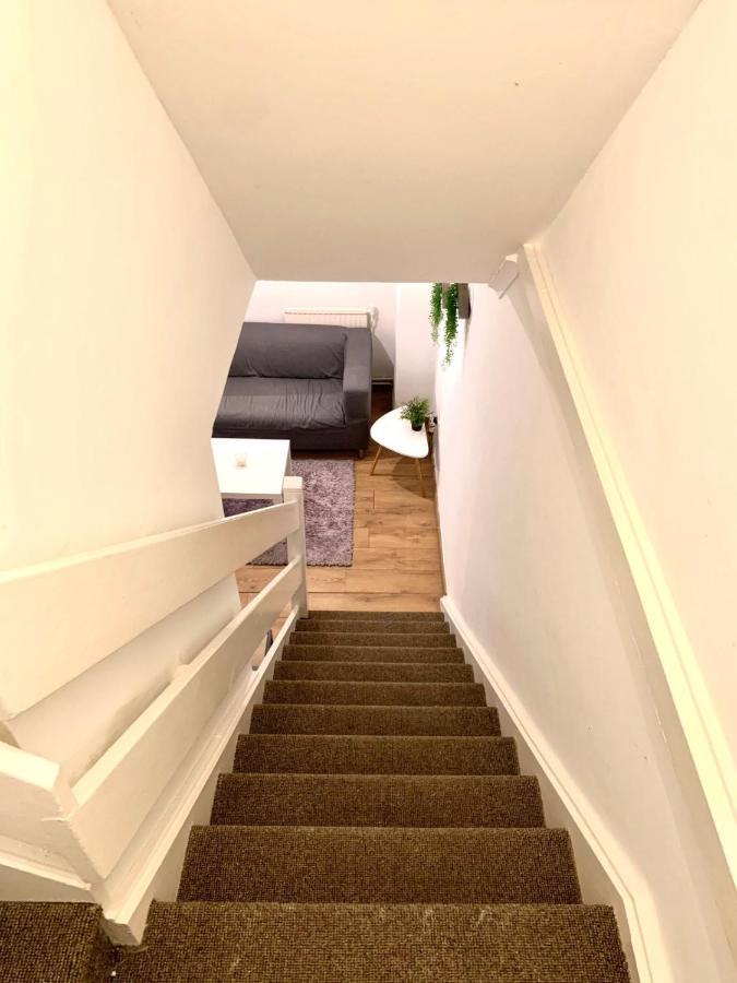 Private Bedrooms In A Flat! Away From Home! Shared Bathroom Accommodatie bij particulieren Londen