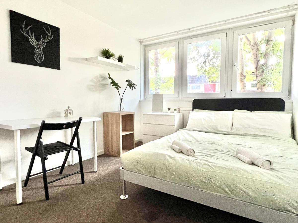 Accommodatie bij particulieren Private Bedrooms In A Flat! Away From Home! Shared Bathroom Londen