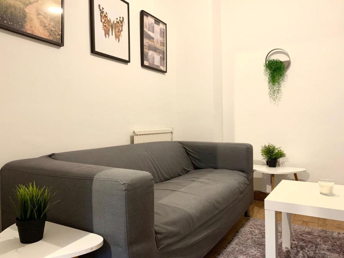 Private Bedrooms In A Flat! Away From Home! Shared Bathroom Londen