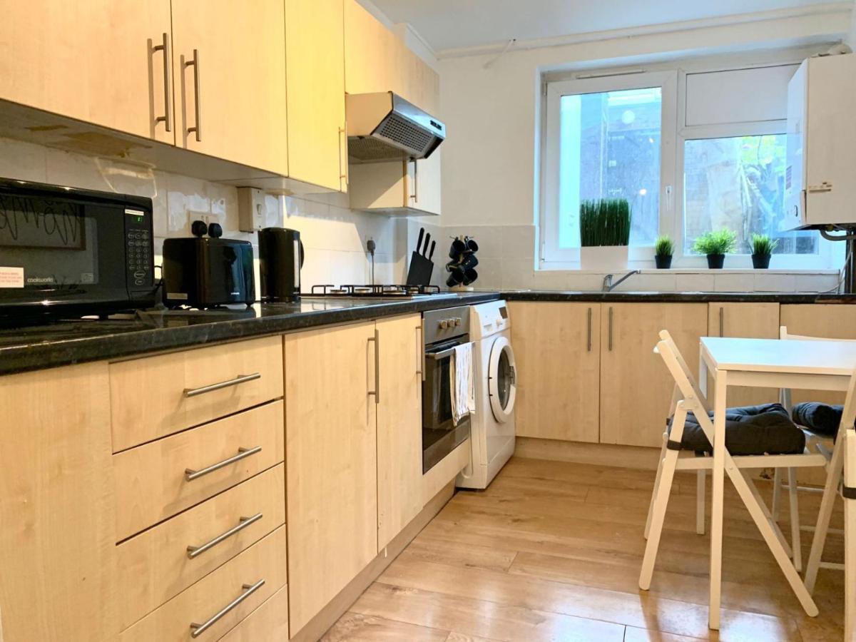 Private Bedrooms In A Flat! Away From Home! Shared Bathroom Accommodatie bij particulieren Londen