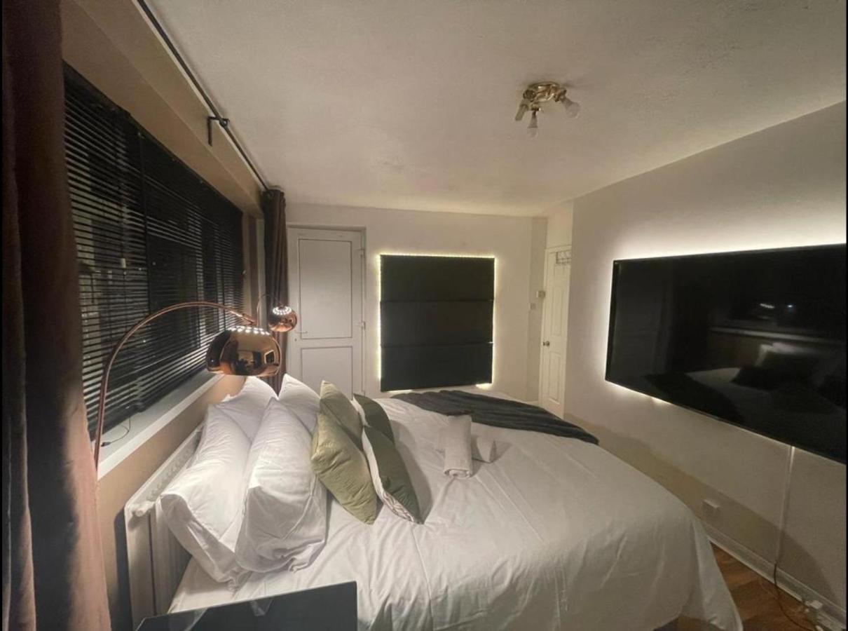 R3 Superking Sized Bed & 75