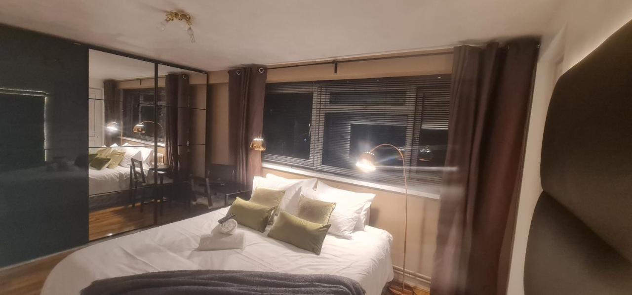 R3 Superking Sized Bed & 75