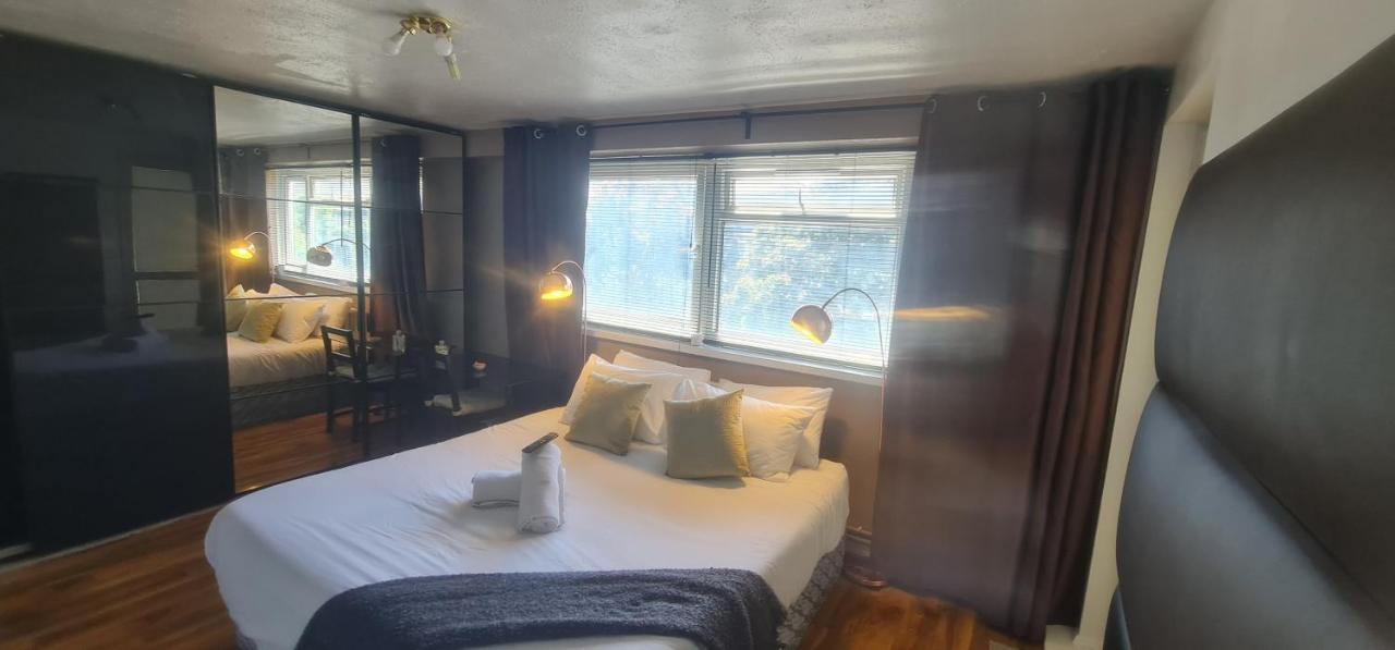 R3 Superking Sized Bed & 75