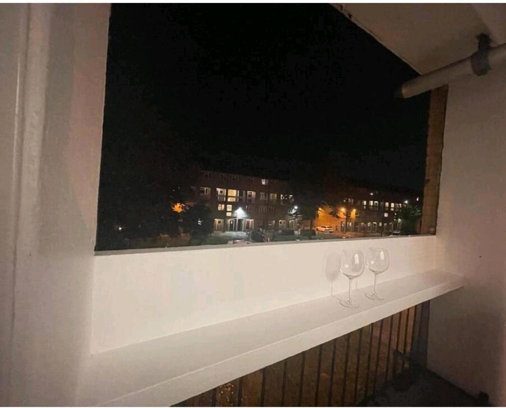 Homestay R3 Superking Sized Bed & 75