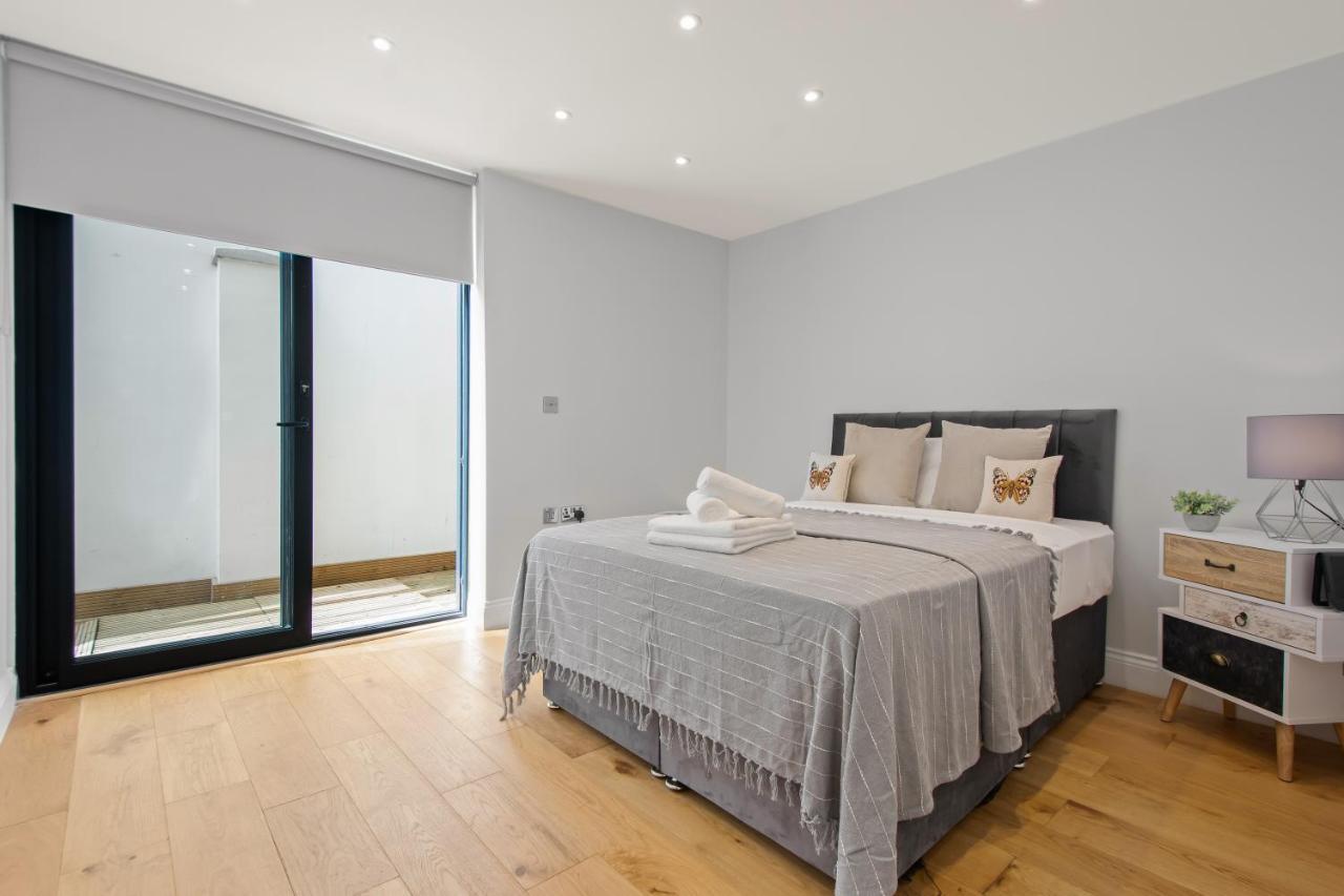 Mysquare Dalston Three Bed * London
