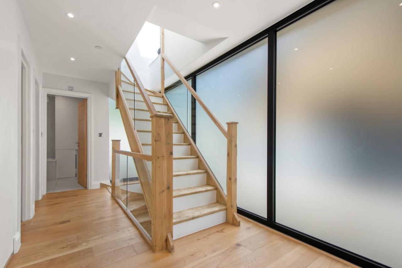 Mysquare Dalston Three Bed London