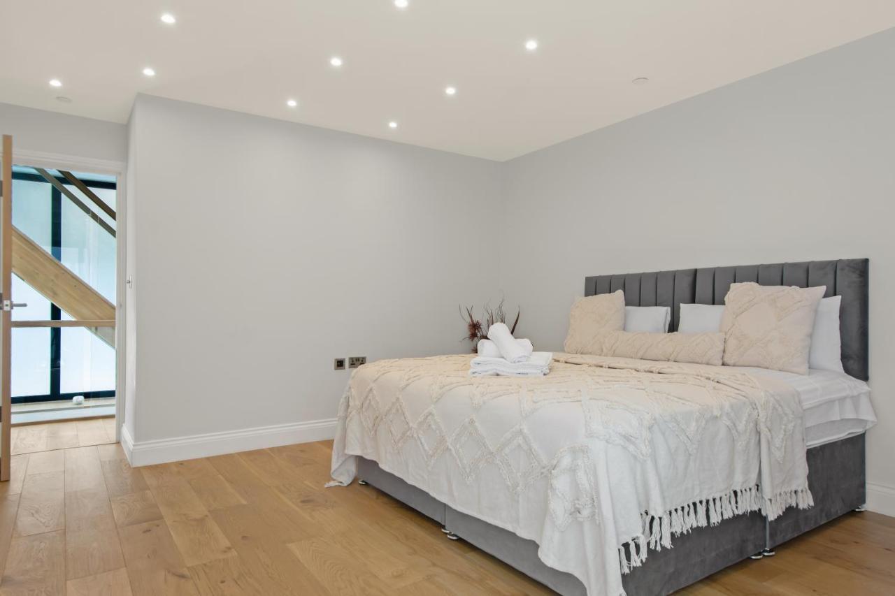 Mysquare Dalston Three Bed *