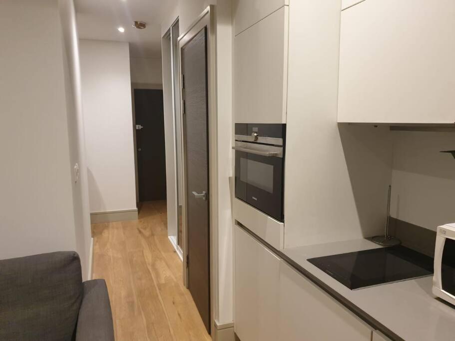 Appartement Long Stays 1bed Studio Serviced Netflix & Free Wifi Perfect For Solo And Coupled Guests Londen