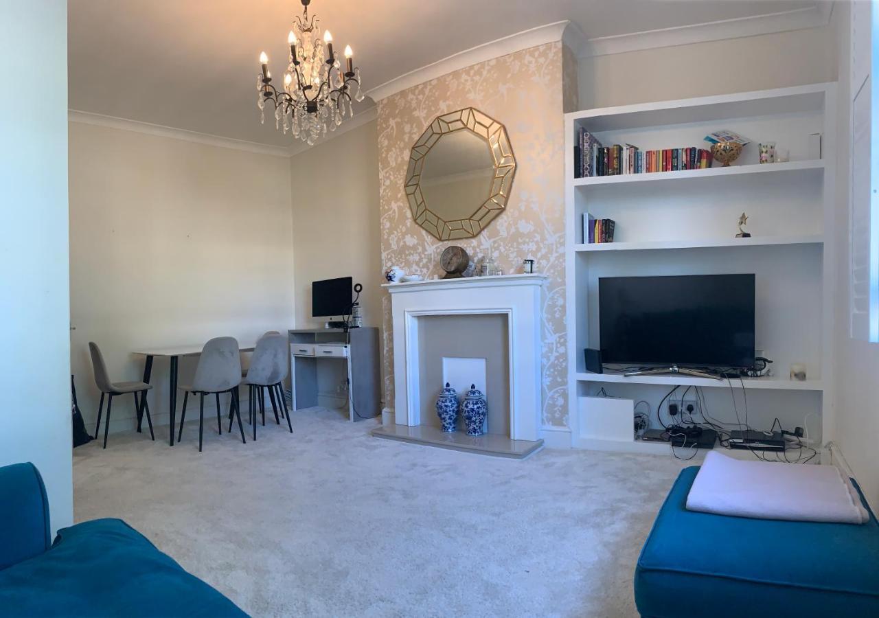1st Floor Luxury 2 Bedroom 1 Bathroom Hampstead Apartment
