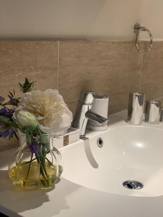 1st Floor Luxury 2 Bedroom 1 Bathroom Hampstead London