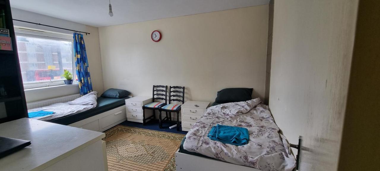 Private In Shares Flat Near Heathrow Airport Apartamento Londres