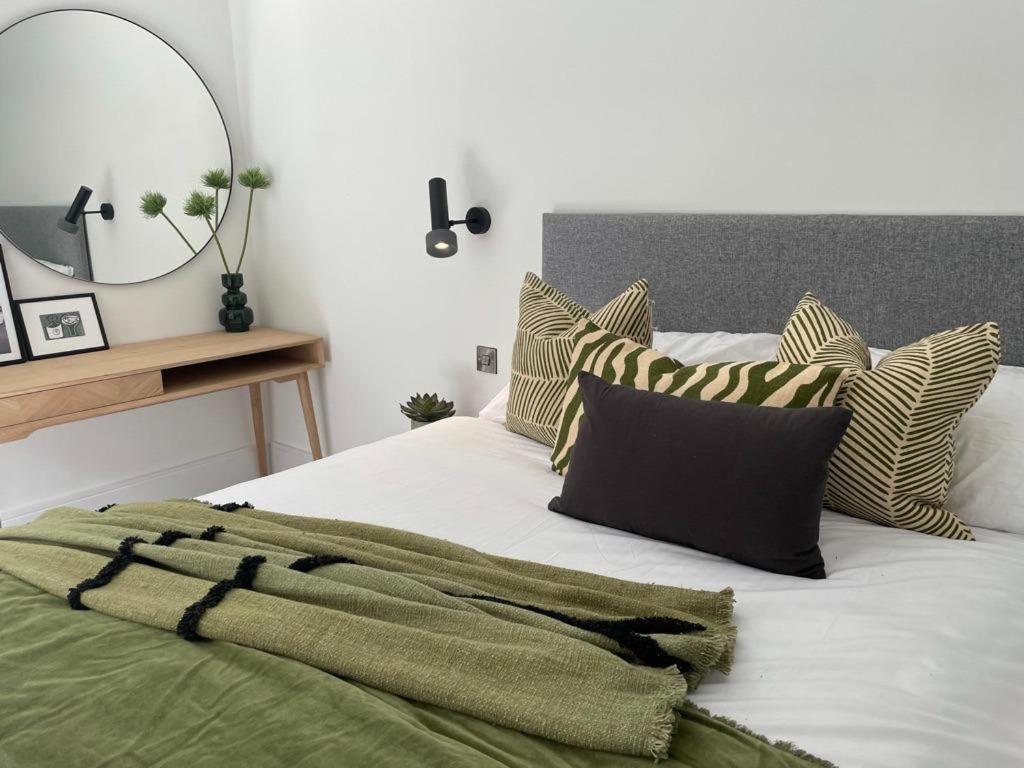 Brand New 3-bedroom In Apartment London