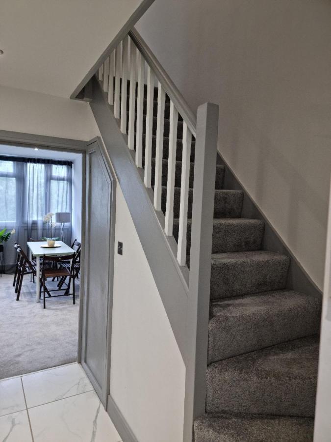 Remarkable 3-bed In Appartement