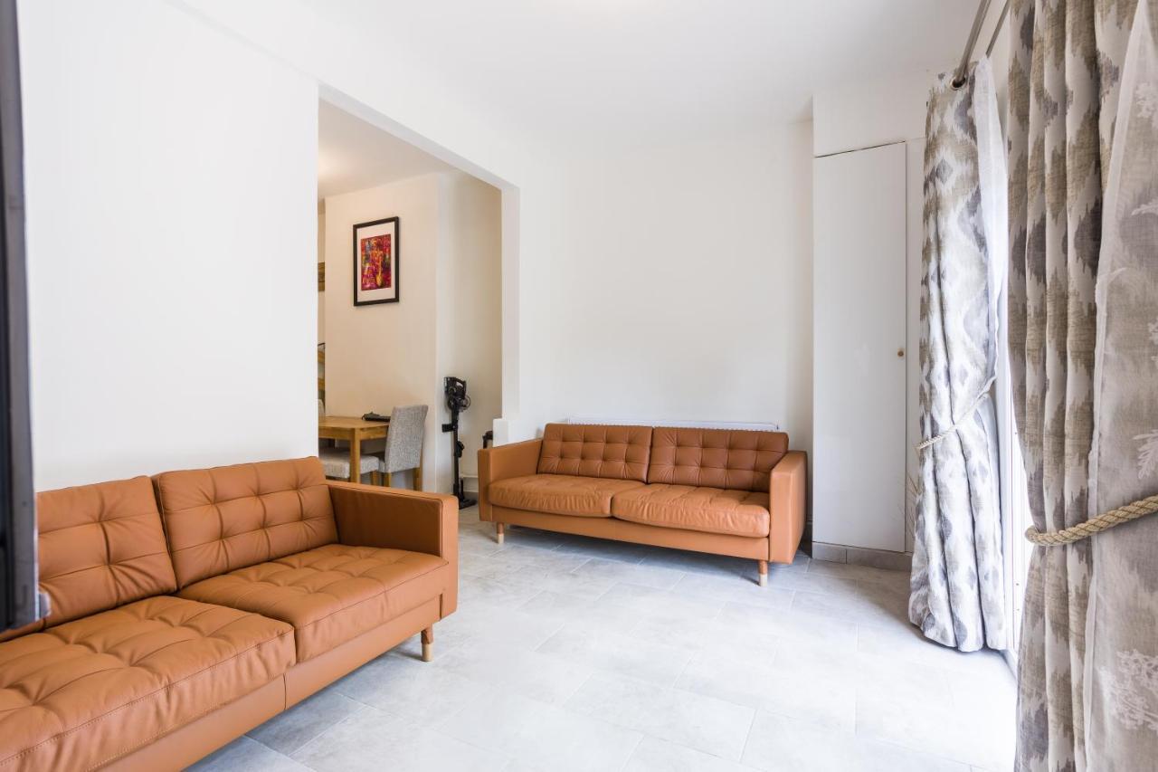 Сasa de vacaciones 4 Bedroom House With Garden, Parking & 3 Mins Walking Distance From Train Station