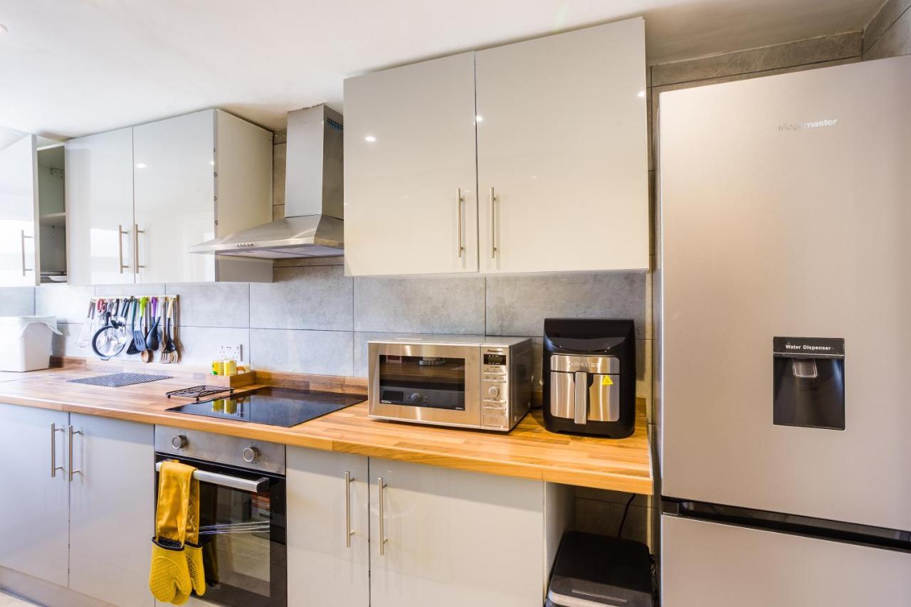 Сasa de vacaciones 4 Bedroom House With Garden, Parking & 3 Mins Walking Distance From Train Station Londres