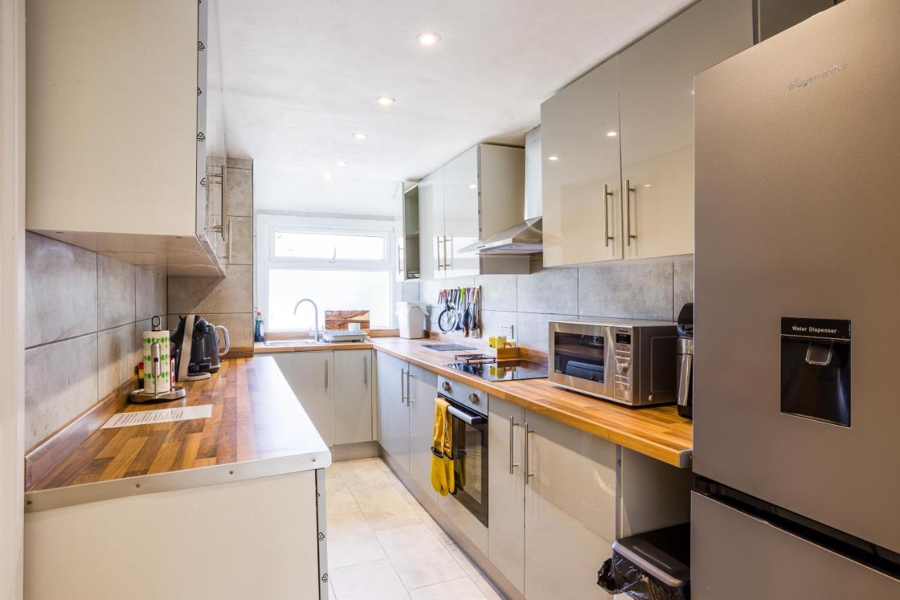 Сasa de vacaciones 4 Bedroom House With Garden, Parking & 3 Mins Walking Distance From Train Station *