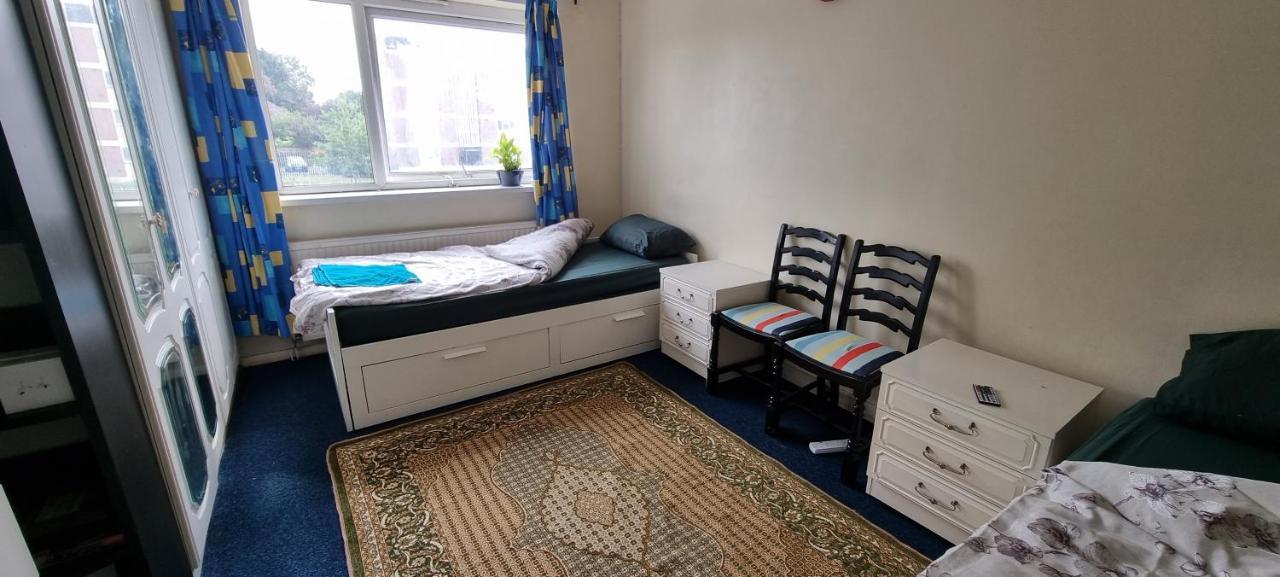 Private In Shares Flat Near Heathrow Airport Apartamento *