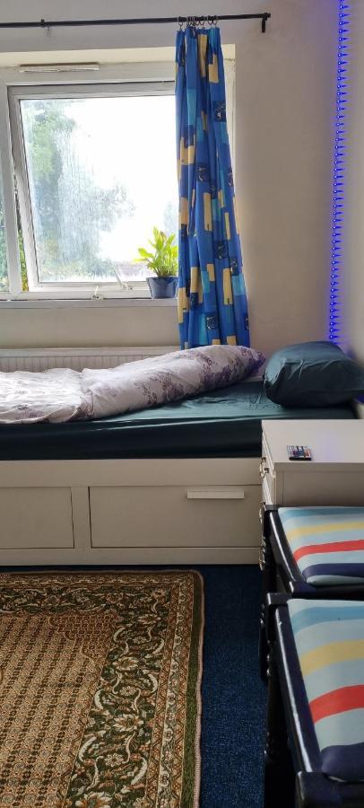 Private In Shares Flat Near Heathrow Airport * Londres