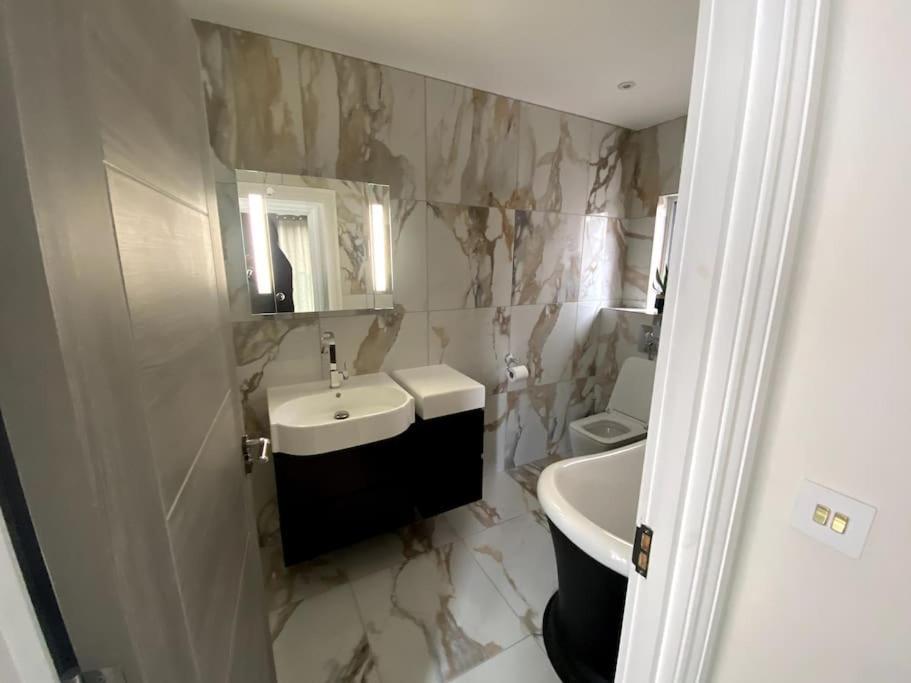 Golders Green Luxury Flat Londen