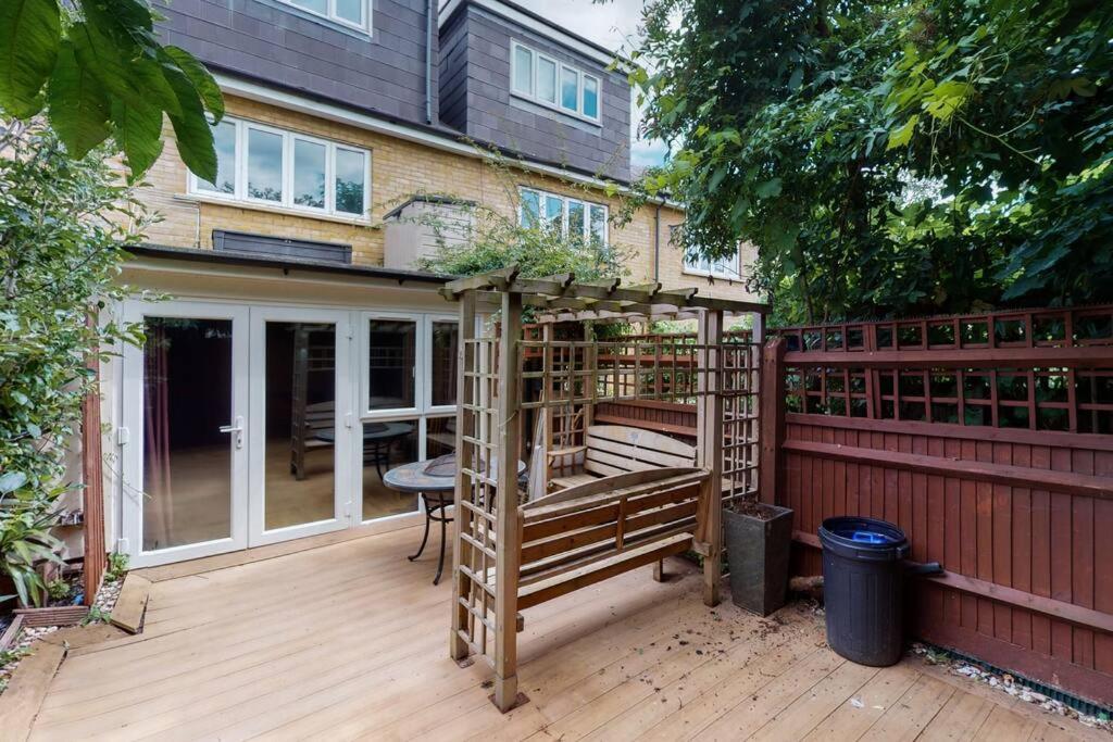 Spacious 4 Bedroom With Garden In * London