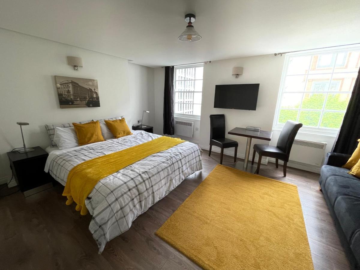 93 Charlotte Apartamento