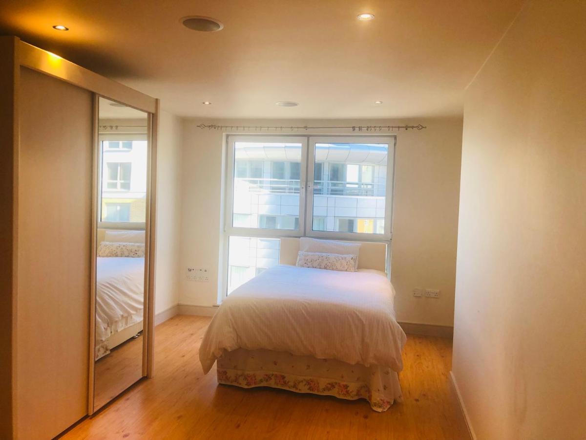 Studio Flat In Imperial Wharf-chelsea Harbour * Londen