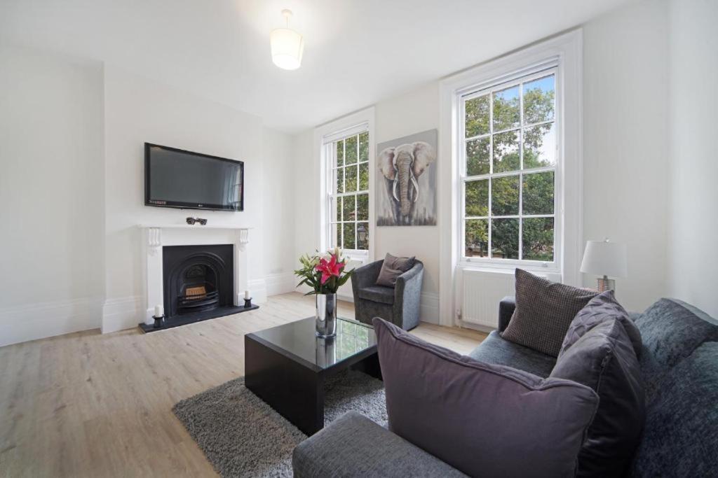Apartment 2 Bed Camberwell Champion Park Denmark Brixton *