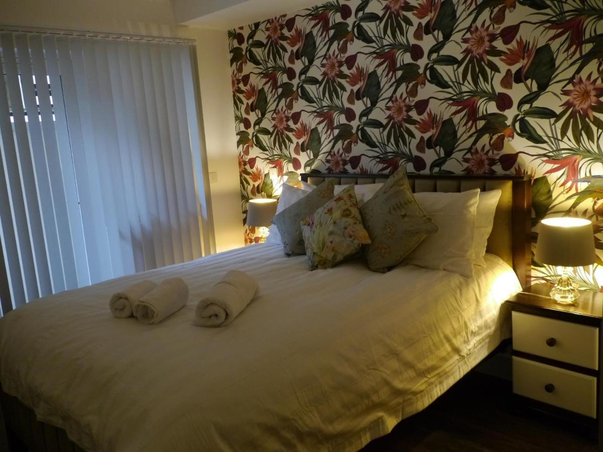 64 Avonmore Olympia Kensington Boutique *