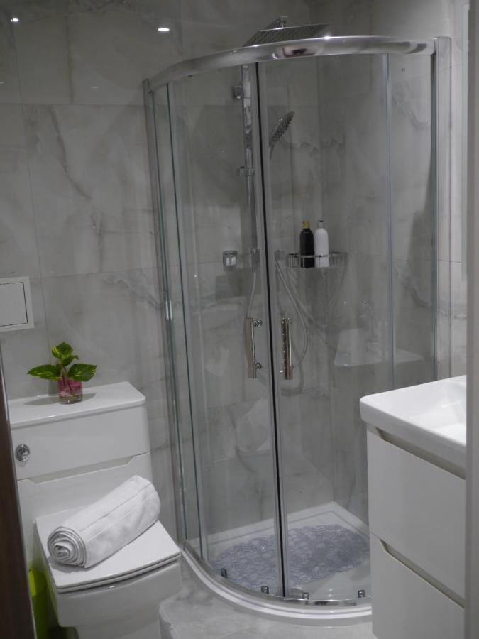 64 Avonmore Olympia Kensington Boutique *