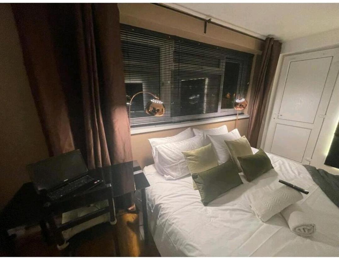 R3 Superking Sized Bed & 75