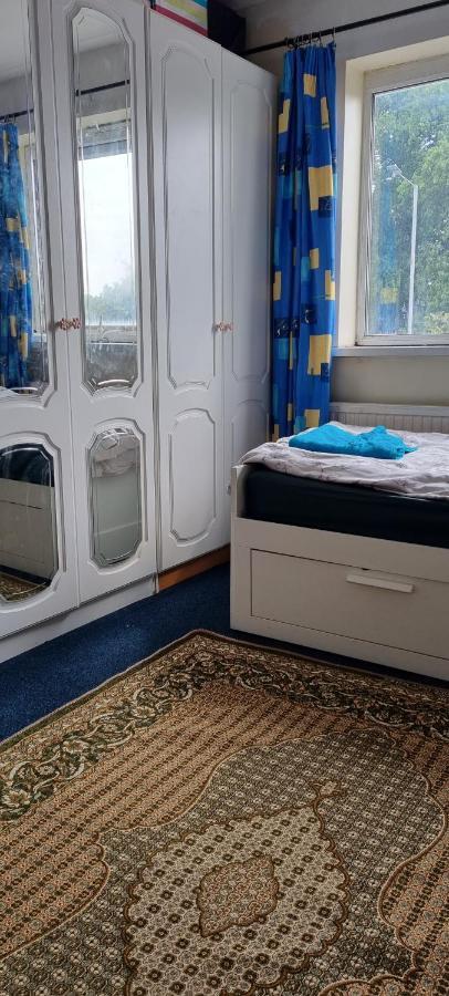 Private In Shares Flat Near Heathrow Airport Apartamento *
