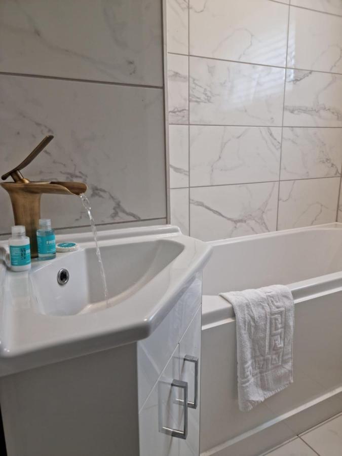 Remarkable 3-bed In Appartement Londen