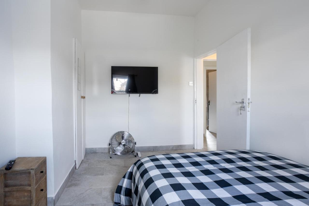 Сasa de vacaciones 4 Bedroom House With Garden, Parking & 3 Mins Walking Distance From Train Station *