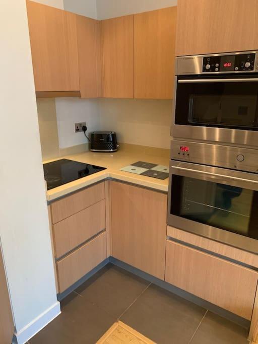 Apartment Stunning 2 Bed Flat! Centrally Located In London, Uk! London