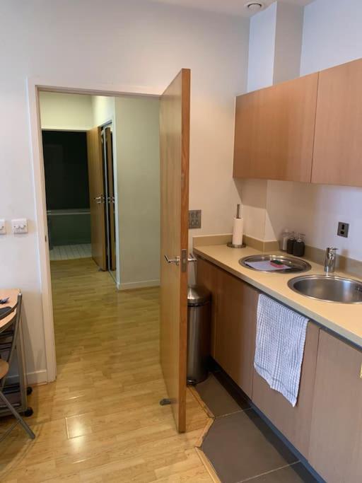 Stunning 2 Bed Flat! Centrally Located In London, Uk! Apartment